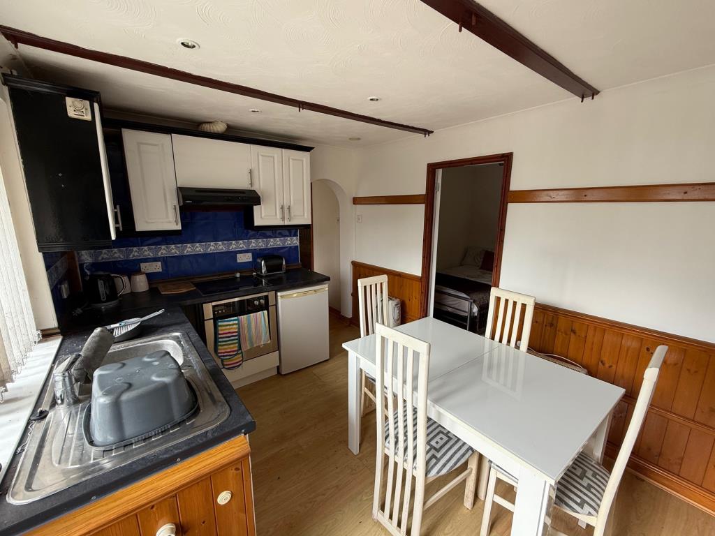 Lot: 13 - HOLIDAY CHALET FOR IMPROVEMENT - Kitchen dining area in need of refurbishment